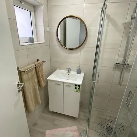 Gina House * נאזרה